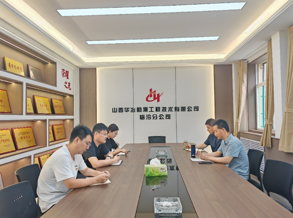 华冶公司总工程师靳月文到临汾分公司讲纪律党课